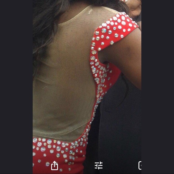 Red fitted prom dress - Picture 5 of 7